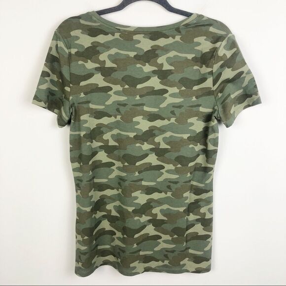 AMAZON ESSENTIALS | Short Sleeve V-Neck Camouflage Tee Women’s Size Medium - Picture 4 of 6